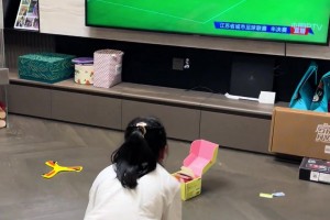 裁判化身后卫，上演极限解围！球员：裁判你买了吧