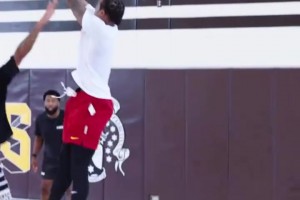 依然是熟悉的古典中投！德罗赞休赛期进攻集锦！