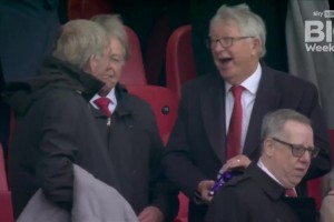 迈尼昂精彩的脚下技术，令佛罗伦萨球员无可奈何