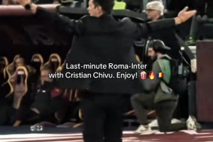 蓝黑军团荣幸成为背景板！十五年前的今天，贝尔完成“大圣下凡”