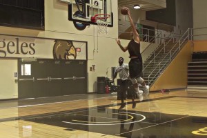 与队友组队出战！杨瀚森在训练师球局的攻防集锦！越来越好了！