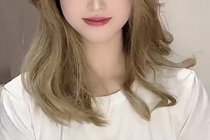 曼联虽然现场成绩差点意思，但是曼联的女球迷好看啊~