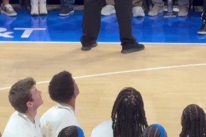 今年卫冕概率极大？雷霆在主场升起总冠军旗帜！