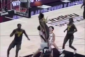 最佳新秀无悬念？埃奇库姆曾在比赛中上演超炸裂隔扣