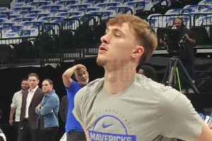 万众期待！状元弗拉格赛前热身 这投篮节奏看着挺舒服！