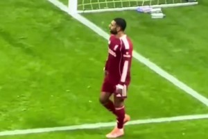 面对萨拉赫的操作，维尔茨敢怒不敢言