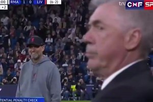 皇马6-2利物浦！克洛普对着安帅方向苦笑 。。