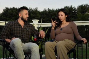 真的好敢聊啊！张曼源与络腮胡老公的读（毒）评论环节