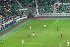 王刚只要拿球，工体满场都是嘘声