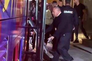 巴萨球队已经抵达马德里，准备参加今晚的西班牙国家德比！