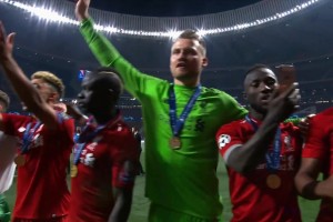 能攻善守！各位利物浦球迷，还记得这位巴西兽腰吗？