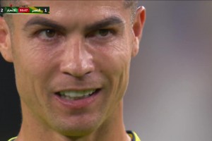 C罗在主罚任意球前说：你会进球，你会进球！可惜没有打进