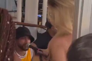 2023年维尼修斯现任女友为内马尔跳抖臀舞