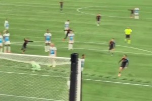 帅！美职联禁区精彩人球分过破门