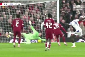 利物浦落后！镰田大地挑传戈麦斯解围不远，萨尔抽射破门