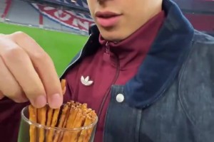 拜仁：搞定小鹿，只需要椒盐饼干棒即可！