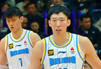 若小曾回CBA首钢阵容：周琦赵睿曾凡博陈盈骏领衔翟晓川雷蒙在列