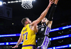 半场湖人61-58领先国王，东契奇16分7助攻